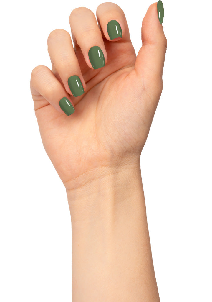 L 2697 – Hunter Green Nail Polish – 15ml | High Gloss, Gel Like Finish Dark Green Nail Polish | Bold Green Nail Lacquer